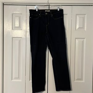 Women’s Levi’s 314  series. 32 waste and 31 inseam. Dark wash
